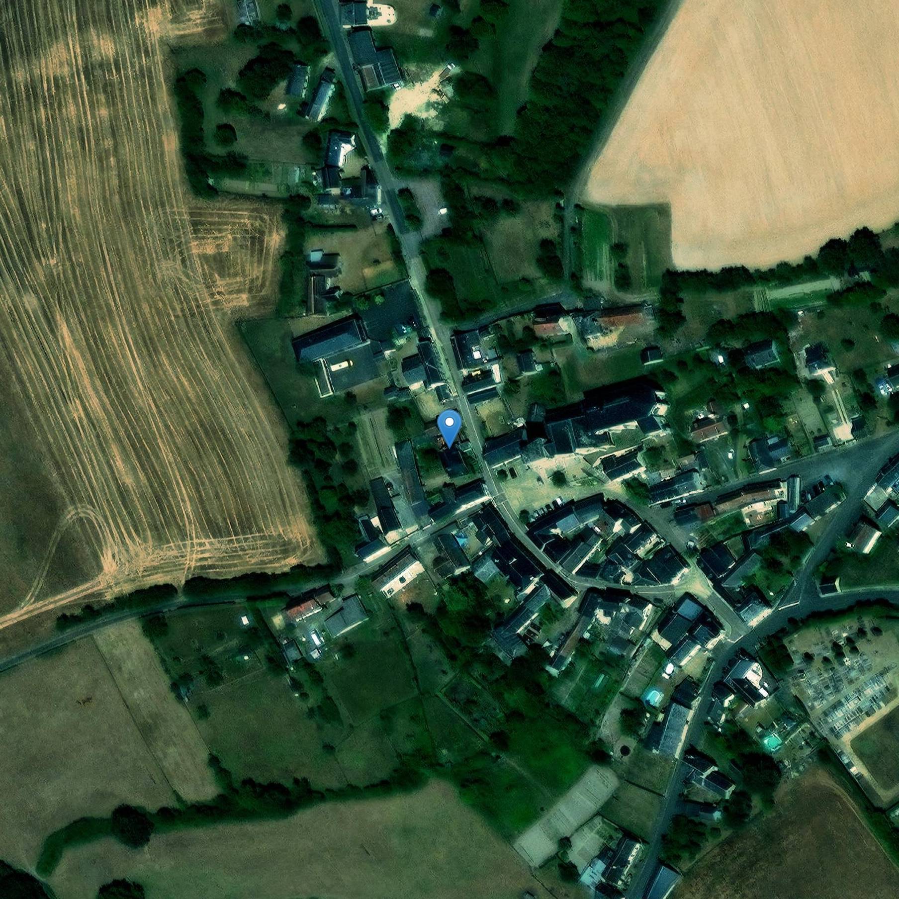 Photo de ビュイル・エン・トゥーラインの墓地の十字架