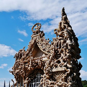 Tombe du Facteur Cheval à Hauterives