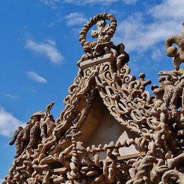 Tombe du Facteur Cheval à Hauterives