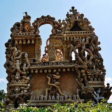 Tombe du Facteur Cheval à Hauterives