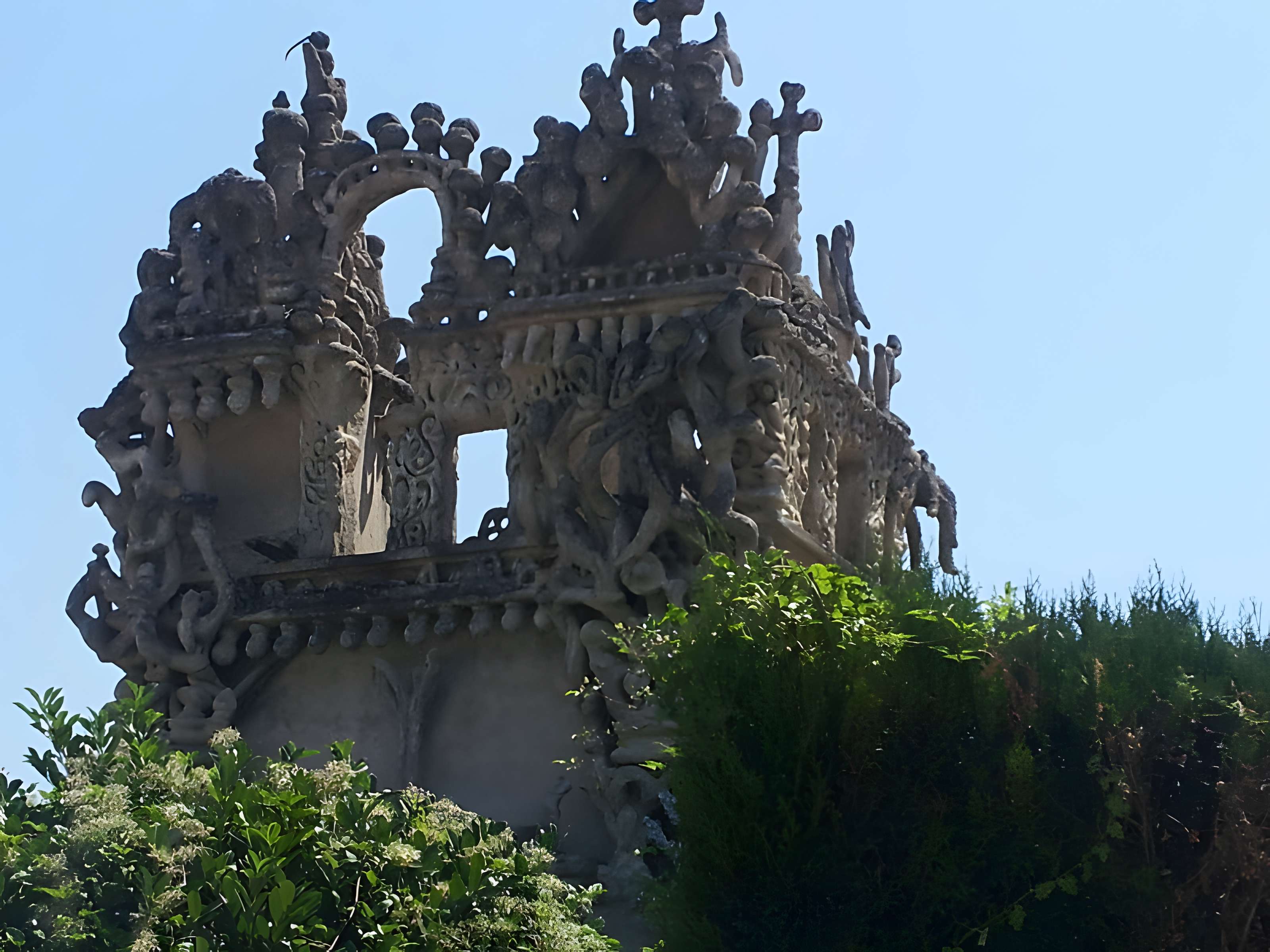 Tombe du Facteur Cheval à Hauterives