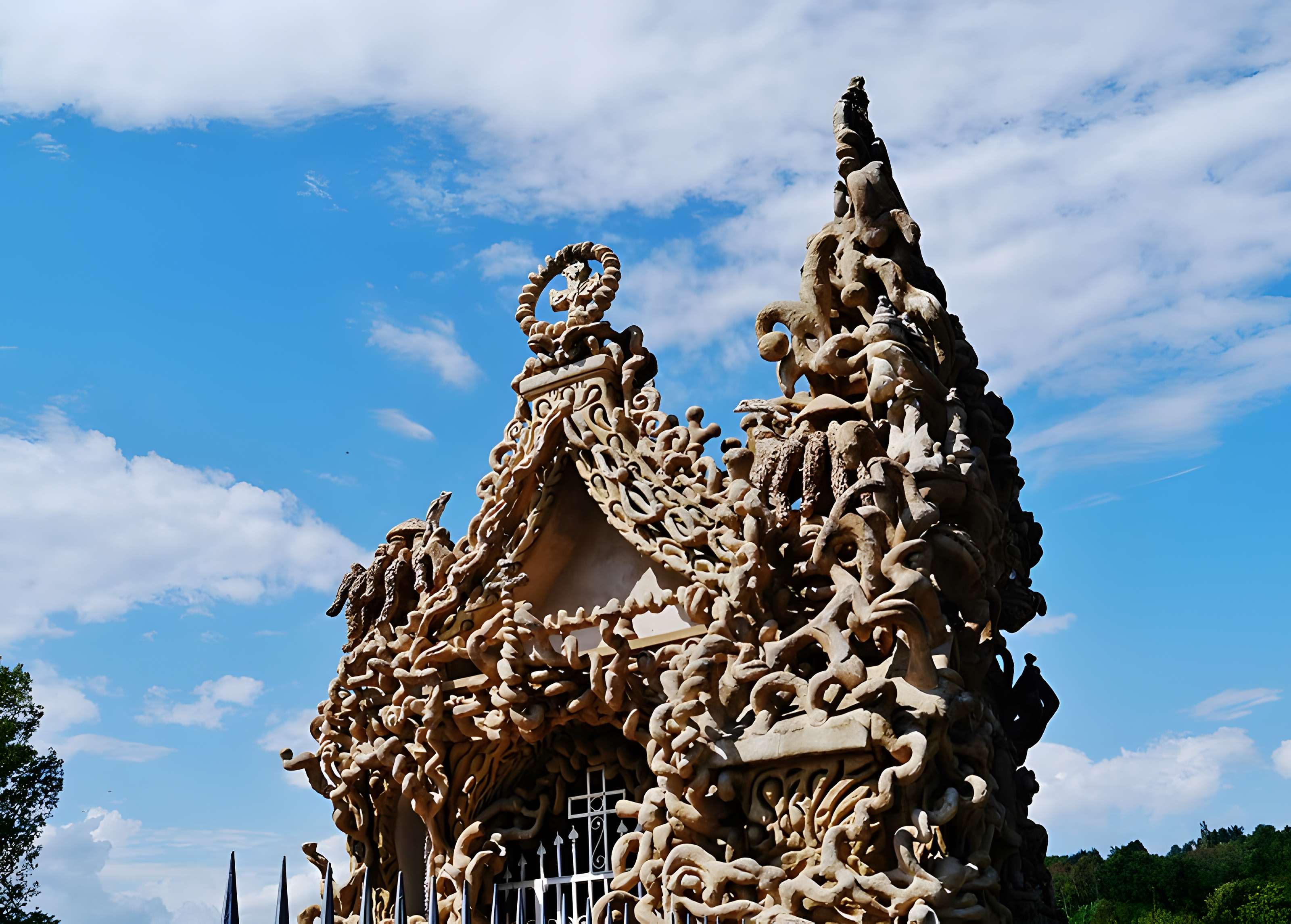 Tombe du Facteur Cheval à Hauterives