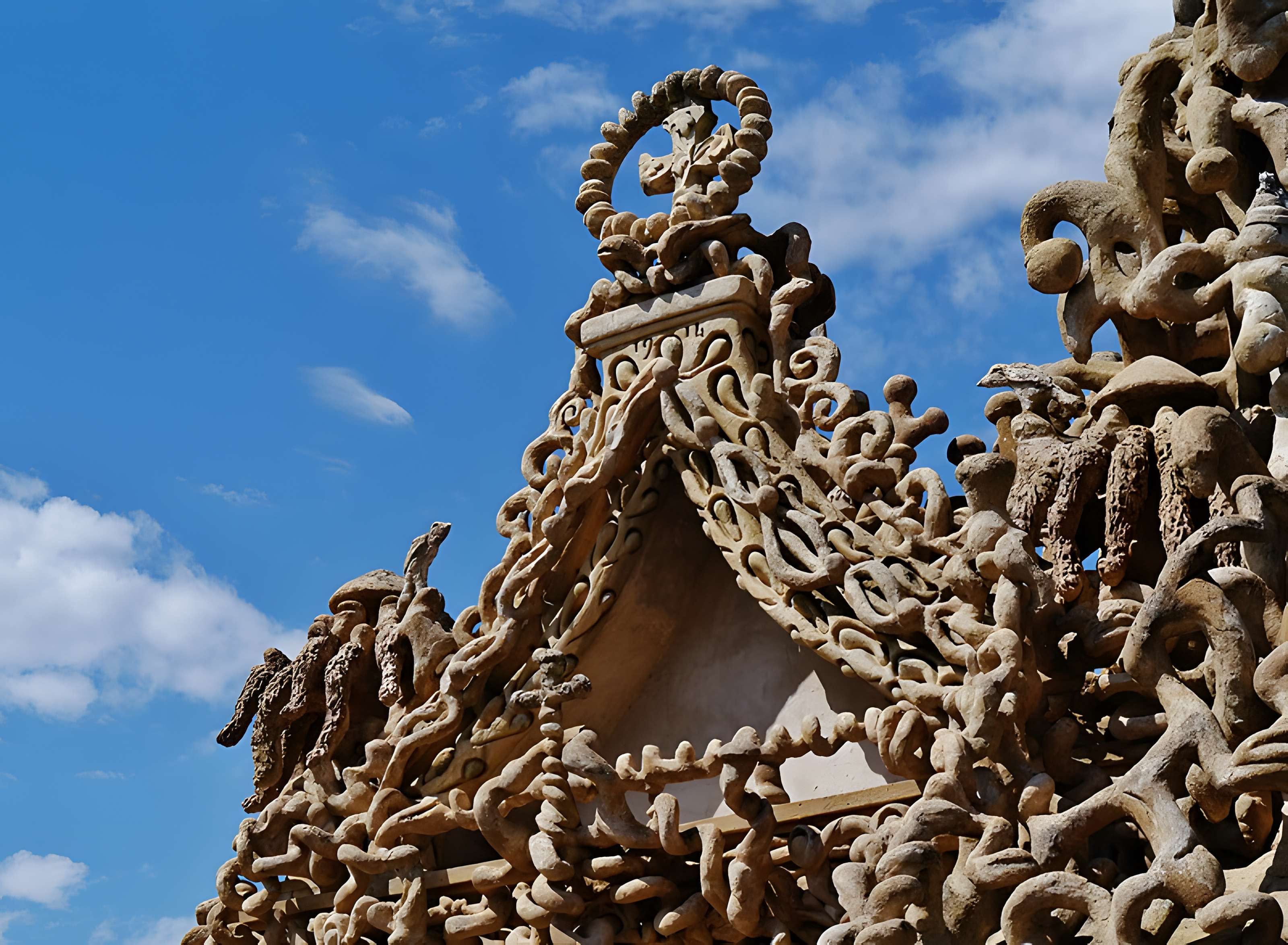 Tombe du Facteur Cheval à Hauterives