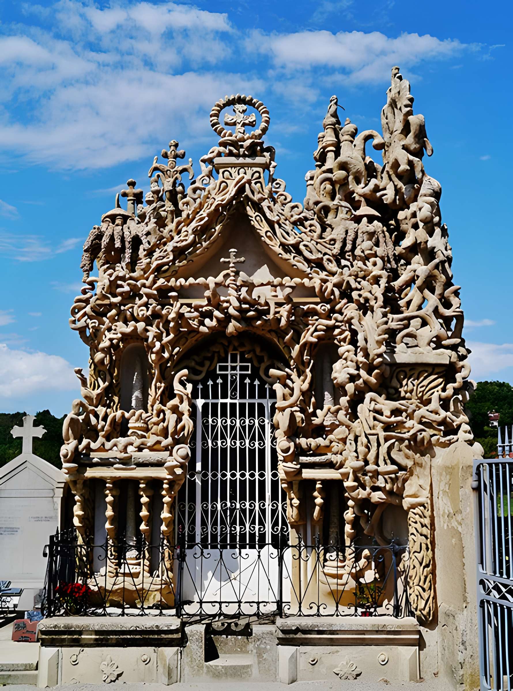 Tombe du Facteur Cheval à Hauterives