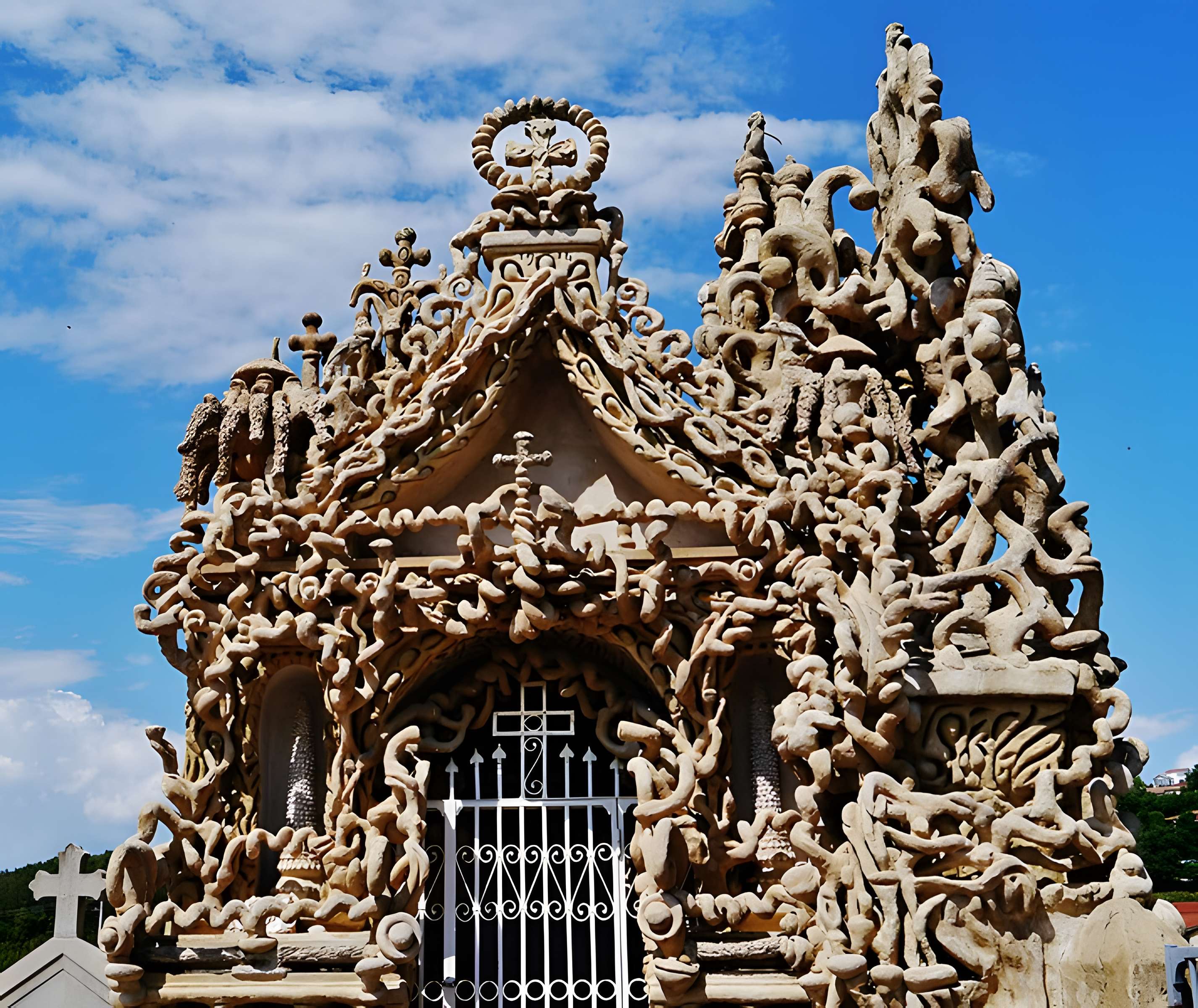 Tombe du Facteur Cheval à Hauterives