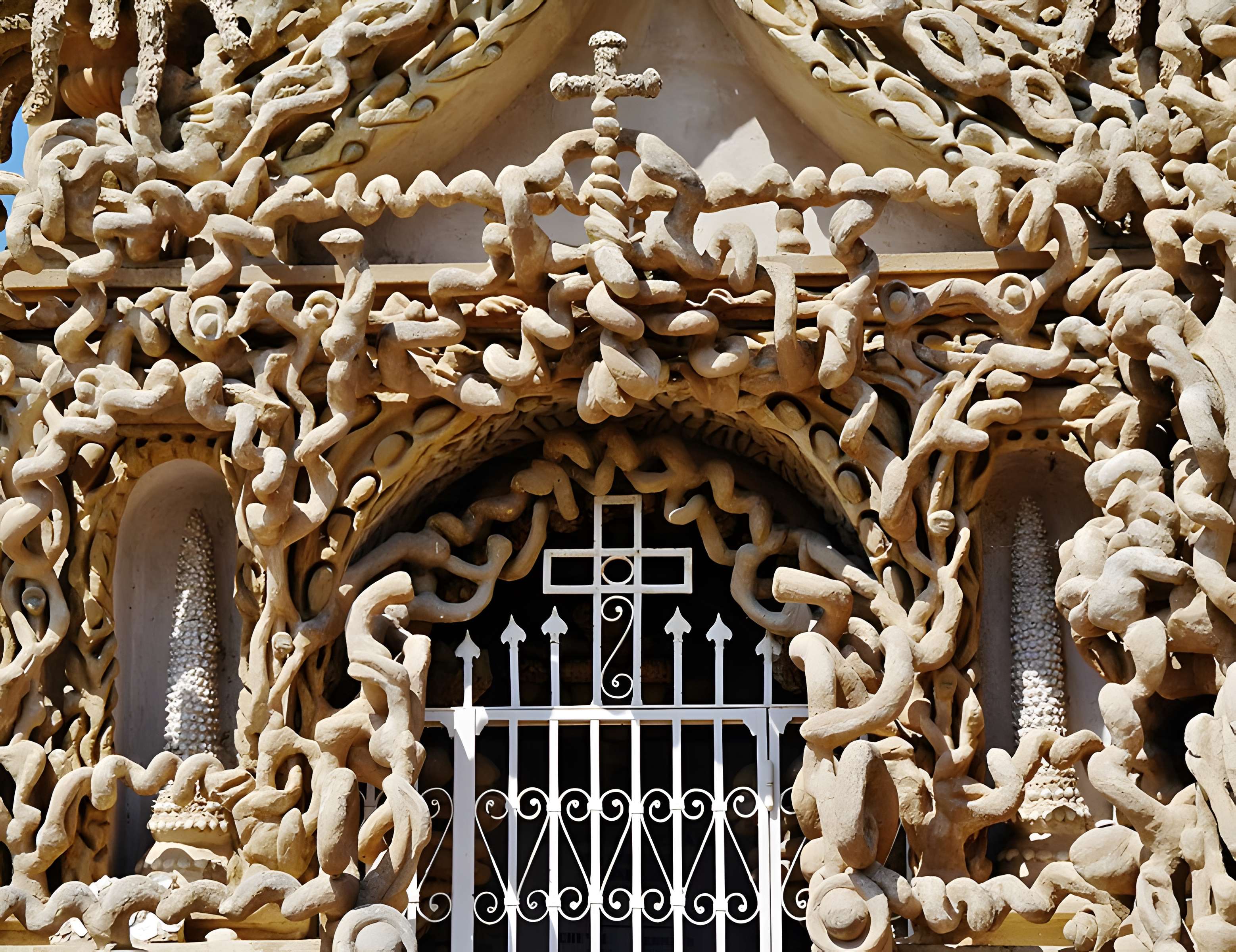 Tombe du Facteur Cheval à Hauterives