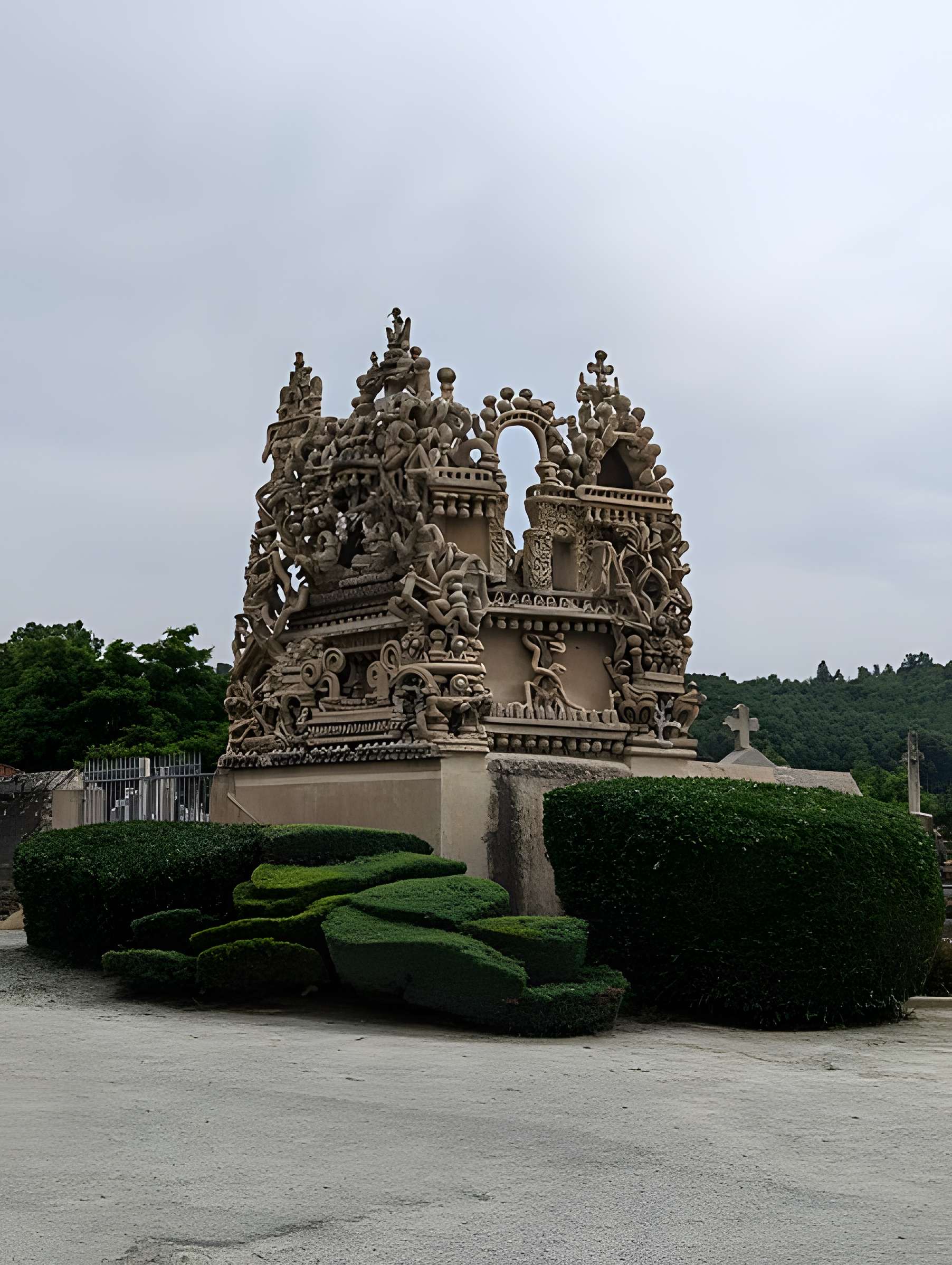 Tombe du Facteur Cheval à Hauterives