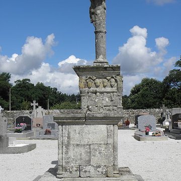 Croix de cimetière de Kernascléden