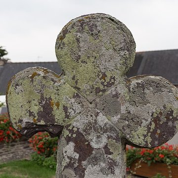 Croix de cimetière de Monteneuf