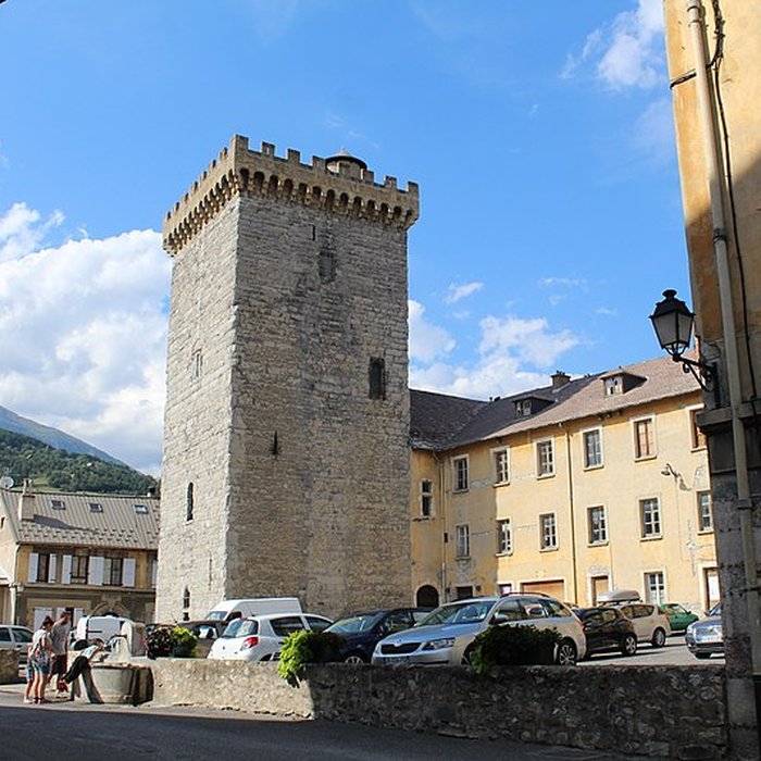 Photo de Tour brune dEmbrun