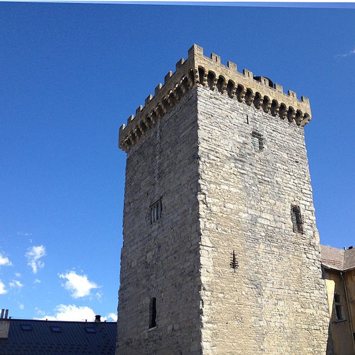 Photo de Tour brune dEmbrun