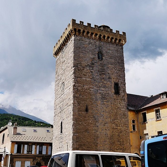 Photo de Tour brune dEmbrun