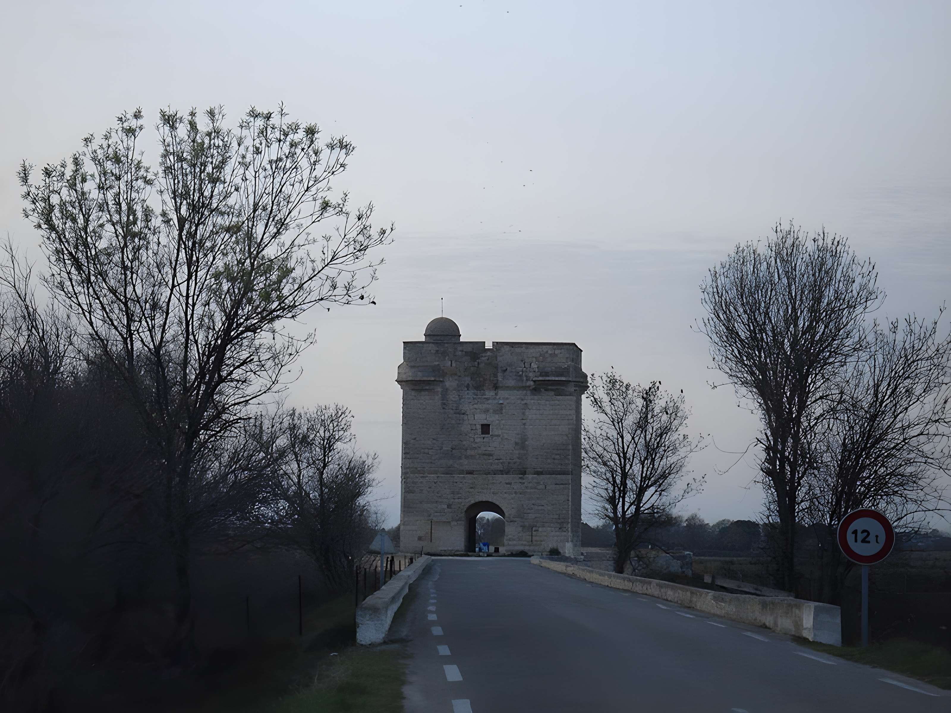 Tour Carbonnière de Saint-Laurent-d'Aigouze