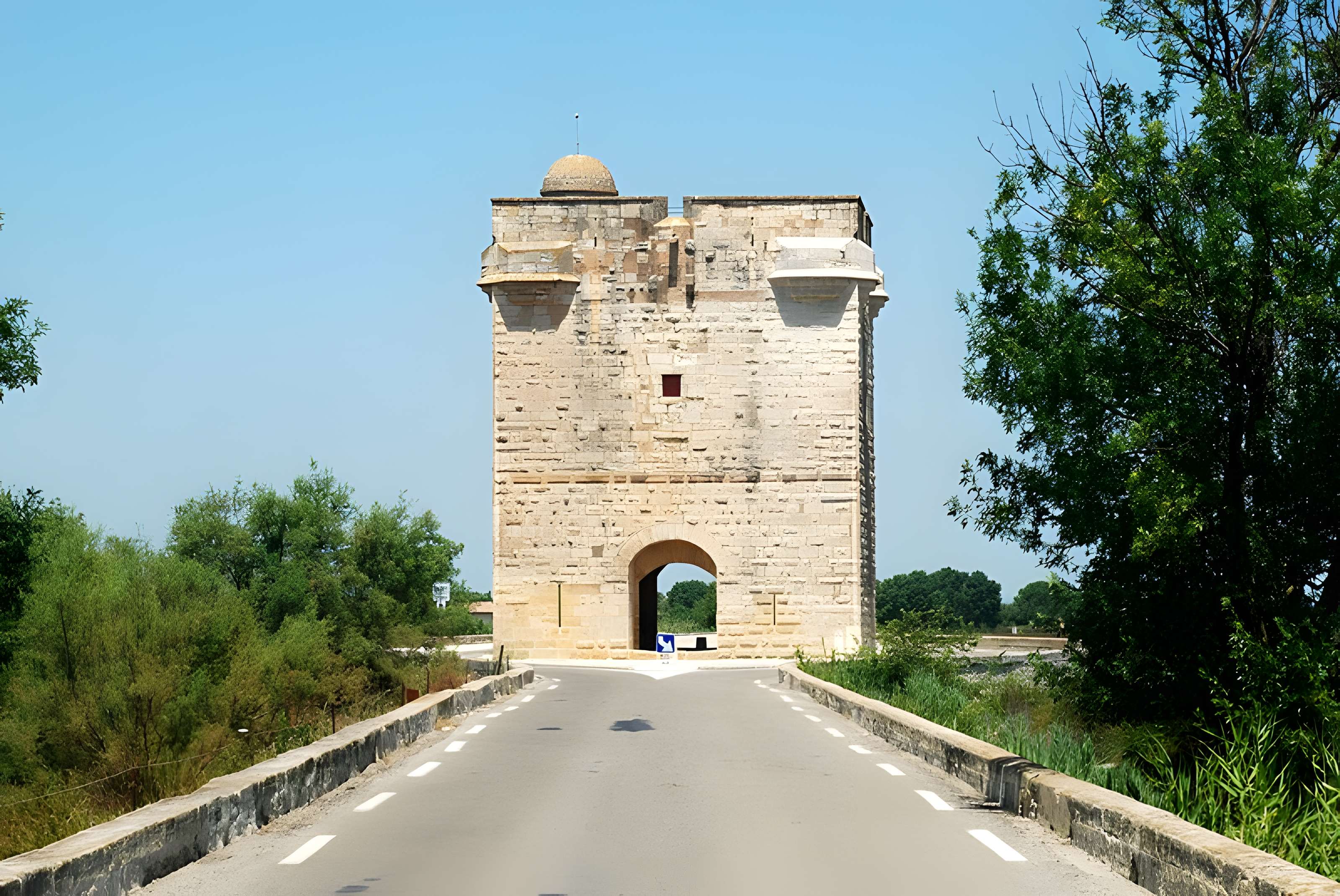 Tour Carbonnière de Saint-Laurent-d'Aigouze