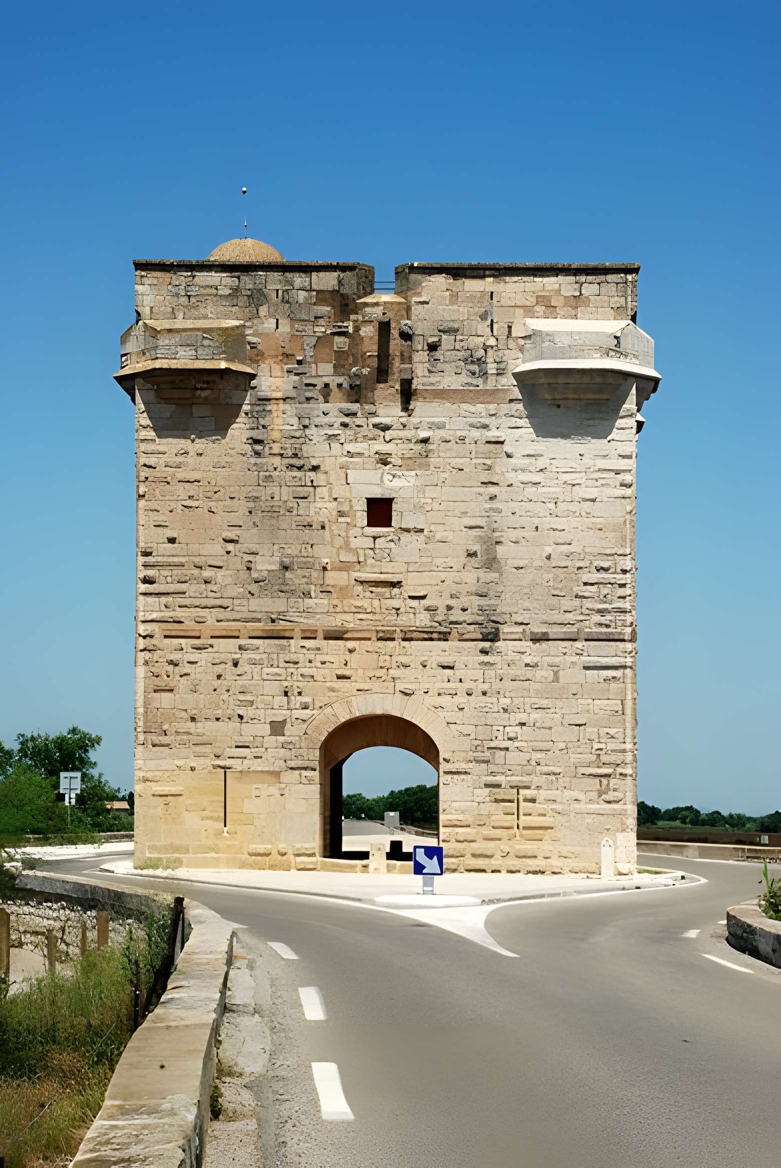 Tour Carbonnière de Saint-Laurent-d'Aigouze 