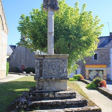 Croix de cimetière de Saint-Thuriau
