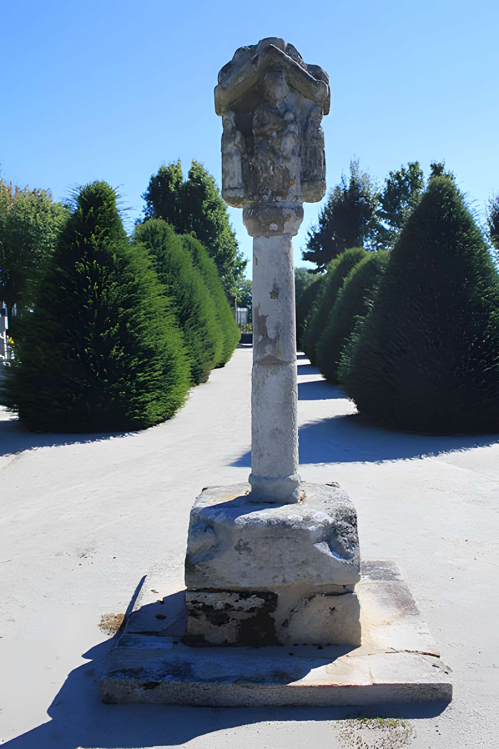 Croix de cimetière de Saint-Thuriau