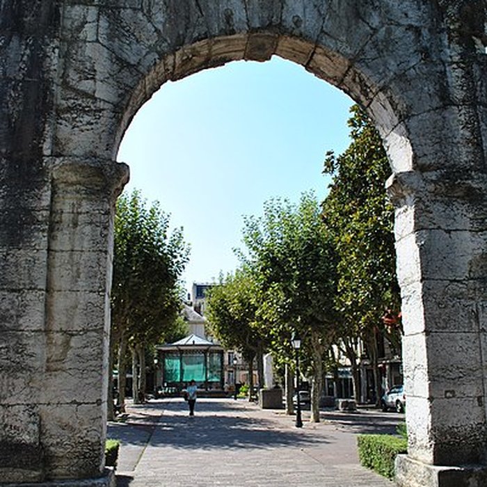 Photo de Arc de Campanus dAix-les-Bains