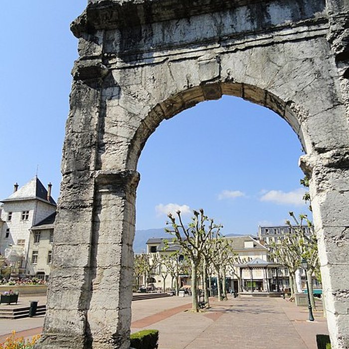 Photo de Arc de Campanus dAix-les-Bains