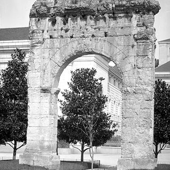 Photo de Arc de Campanus dAix-les-Bains