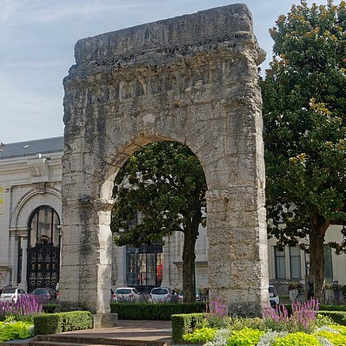 Photo de Arc de Campanus dAix-les-Bains