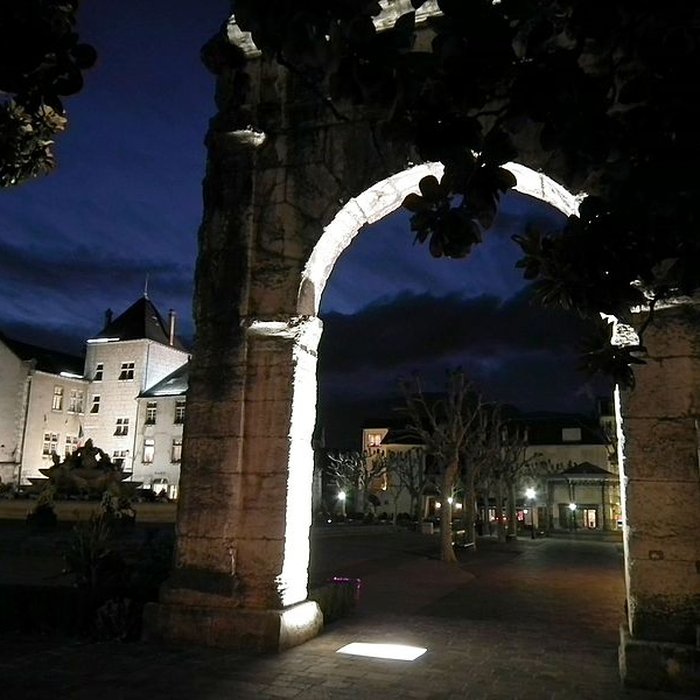 Photo de Arc de Campanus dAix-les-Bains