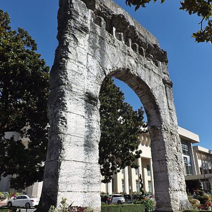 Photo de Arc de Campanus dAix-les-Bains