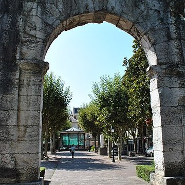 Arc de Campanus dAix-les-Bains