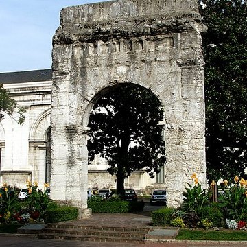 Arc de Campanus dAix-les-Bains