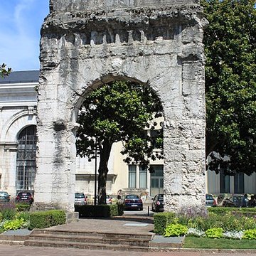 Arc de Campanus dAix-les-Bains