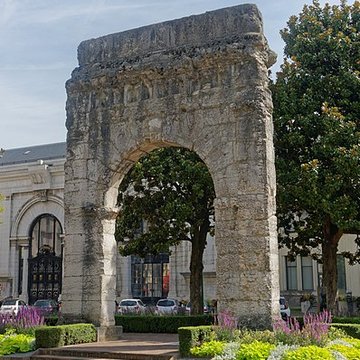 Arc de Campanus dAix-les-Bains