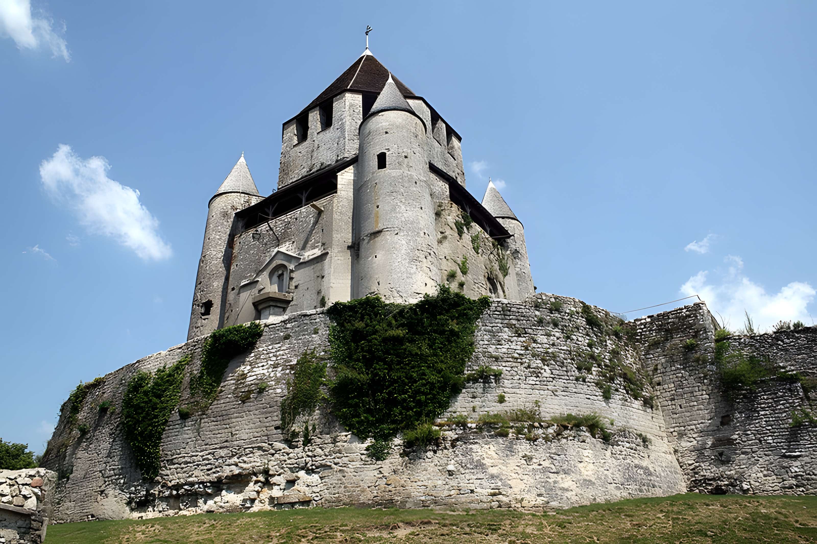 Tour César de Provins