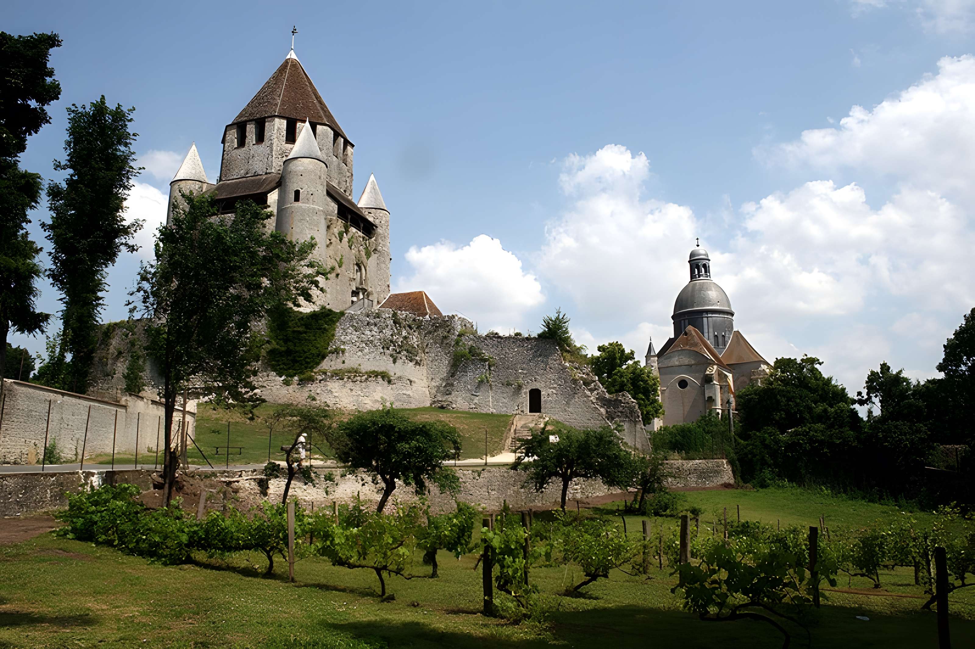 Tour César de Provins