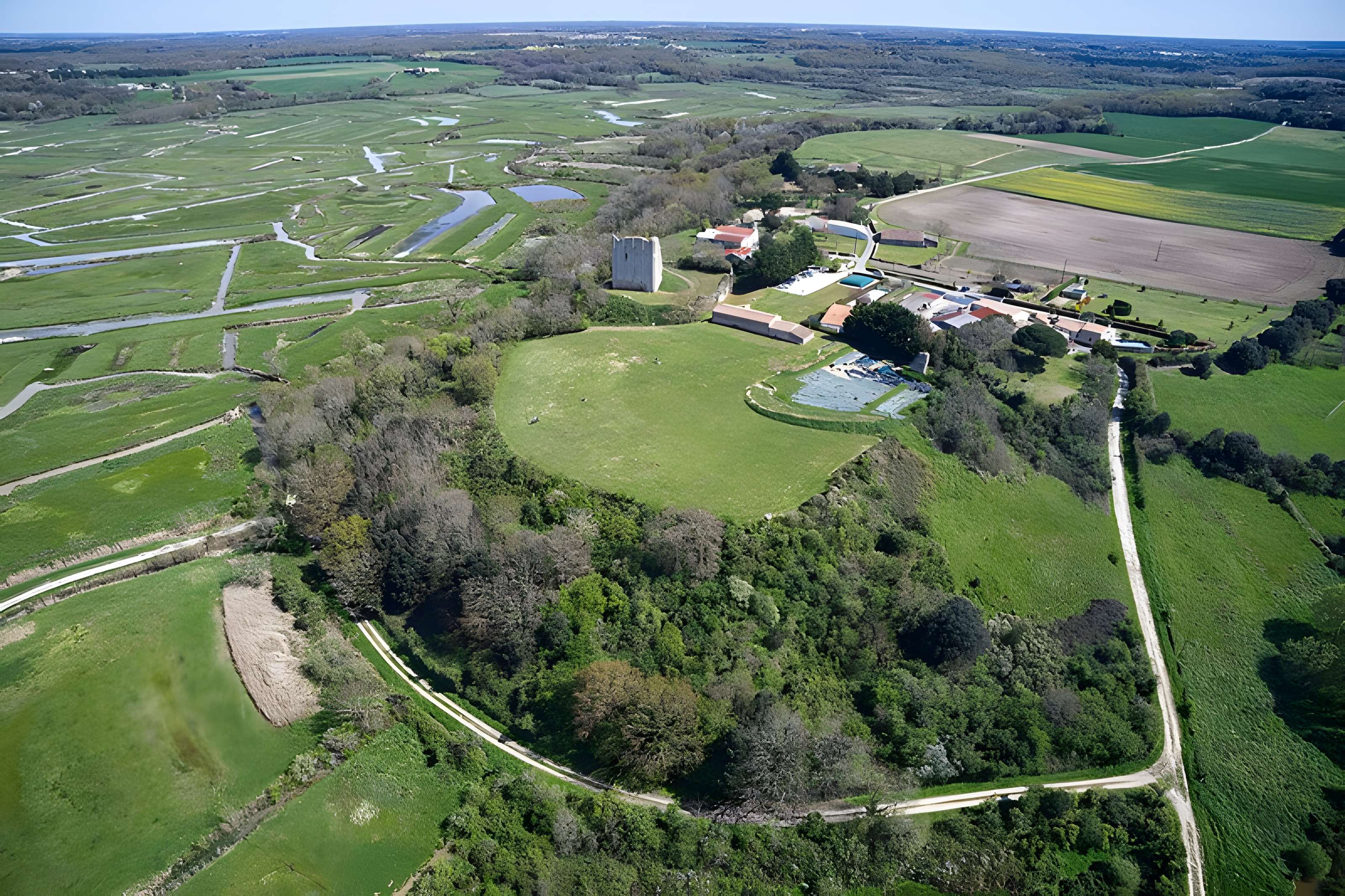 Tour de Broue à Saint-Sornin