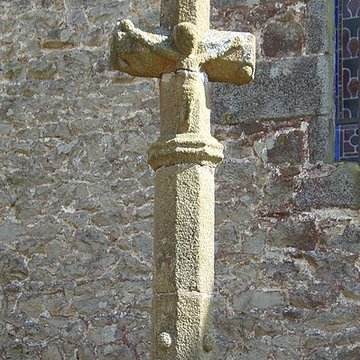 Croix de lancien cimetière de Champsecret