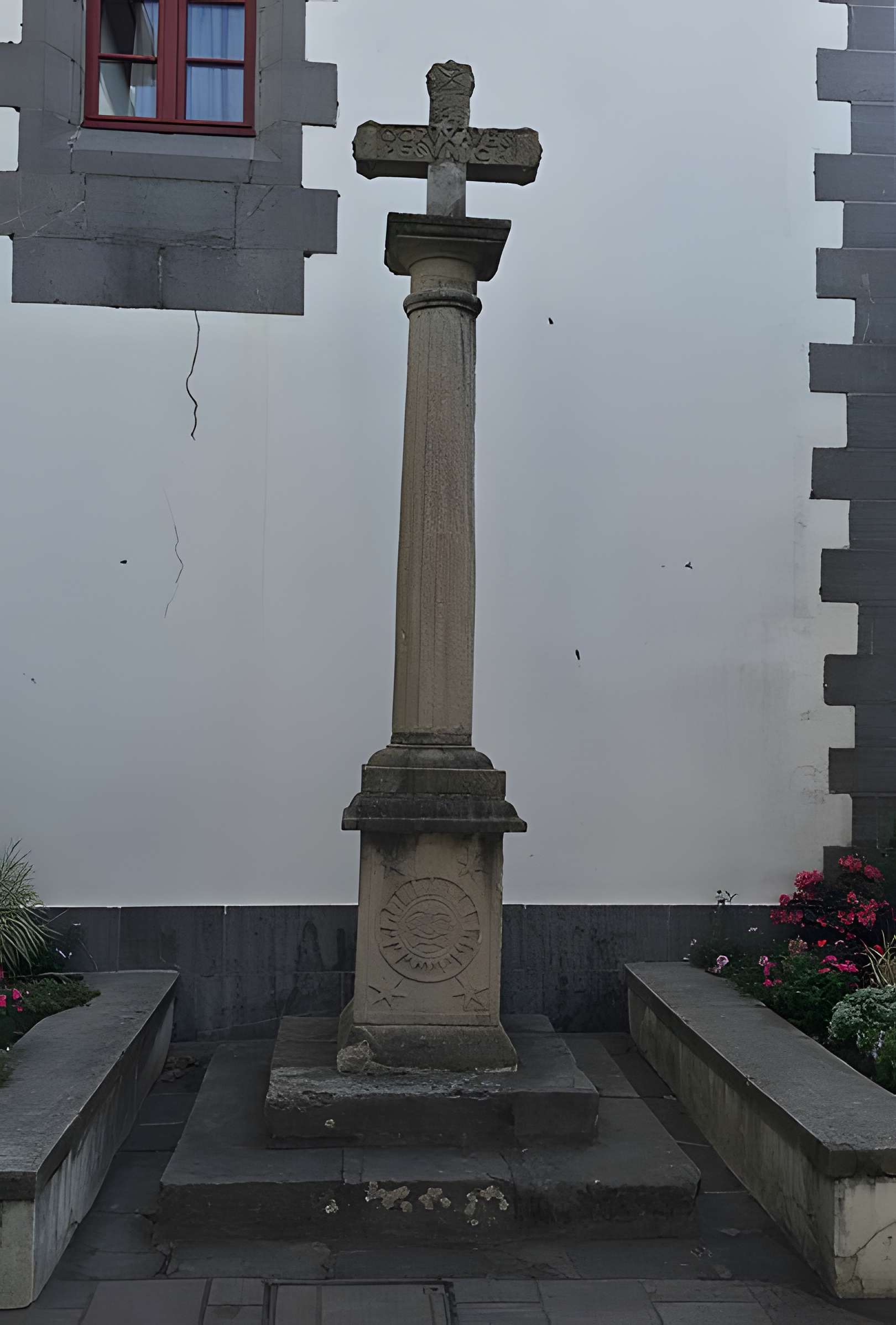 Croix de l'ancien cimetière d'Hendaye