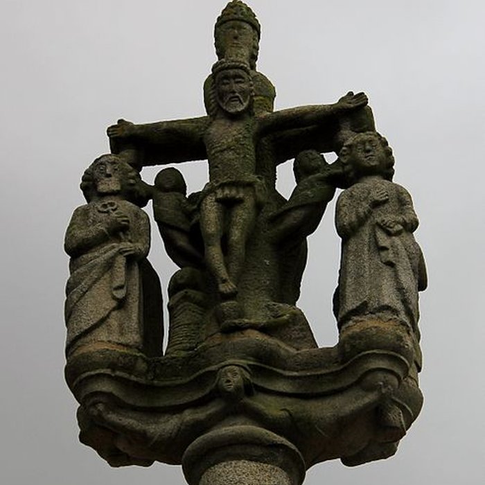 Photo de Croix de lÉglise Saint-Cyr à Moréac