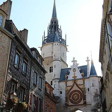 Tour de lHorloge dAuxerre
