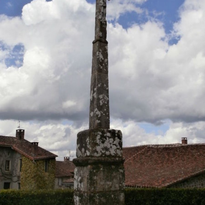 Photo de Croix de Montrol-Sénard