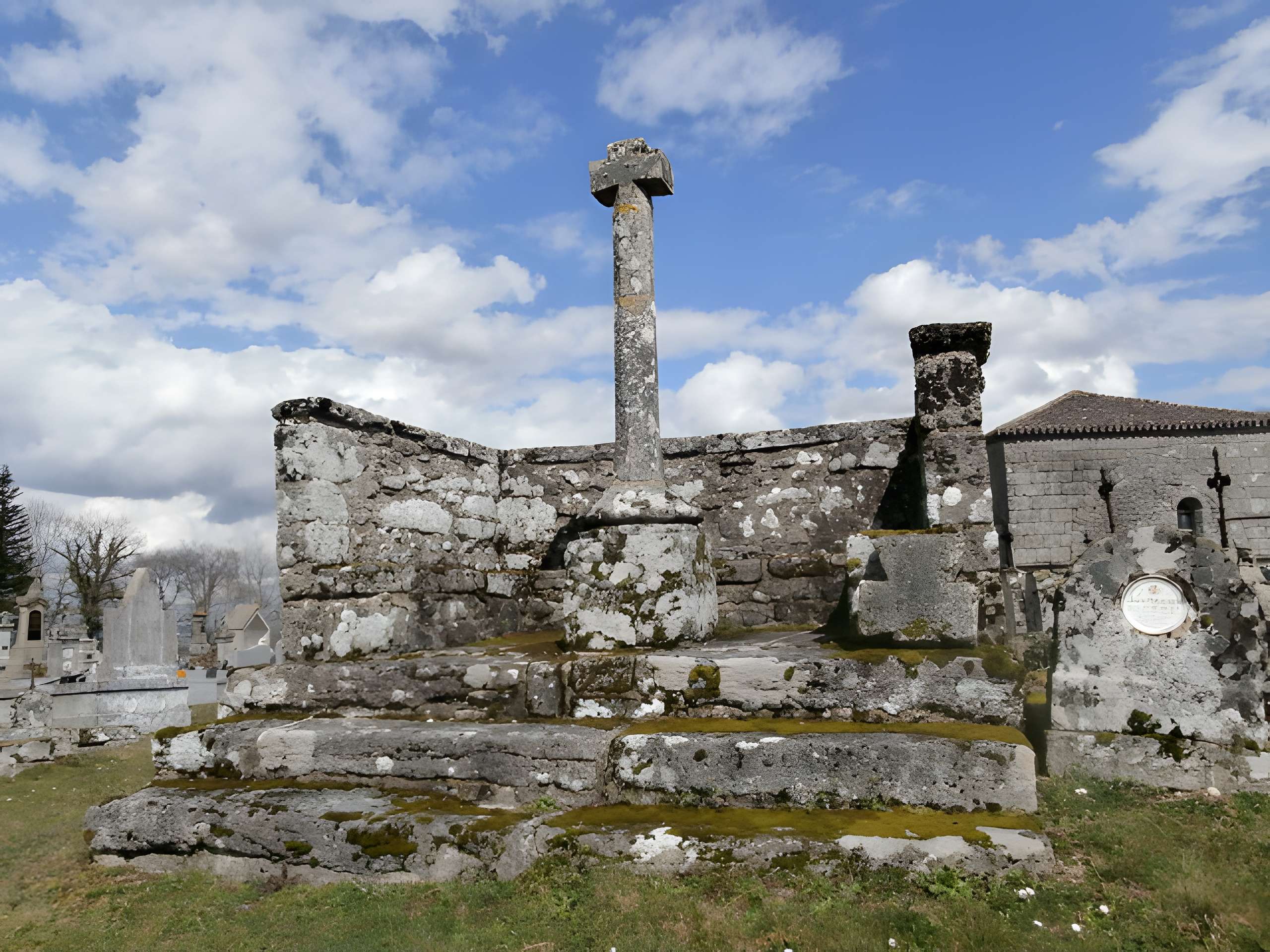 Croix de Montrol-Sénard