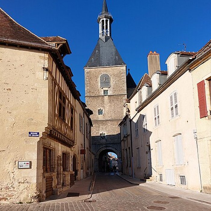 Photo de Tour de lHorloge dAvallon