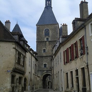 tour de l horloge d avallon