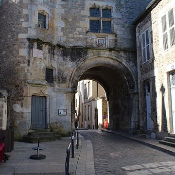 Tour de lHorloge dAvallon