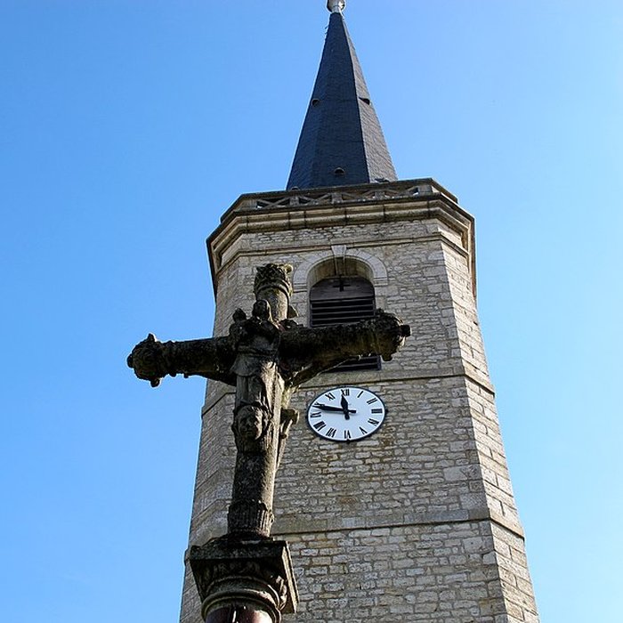 Photo de Croix de pierre datée de 1617