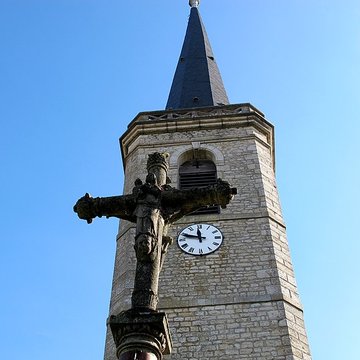 Croix de pierre datée de 1617