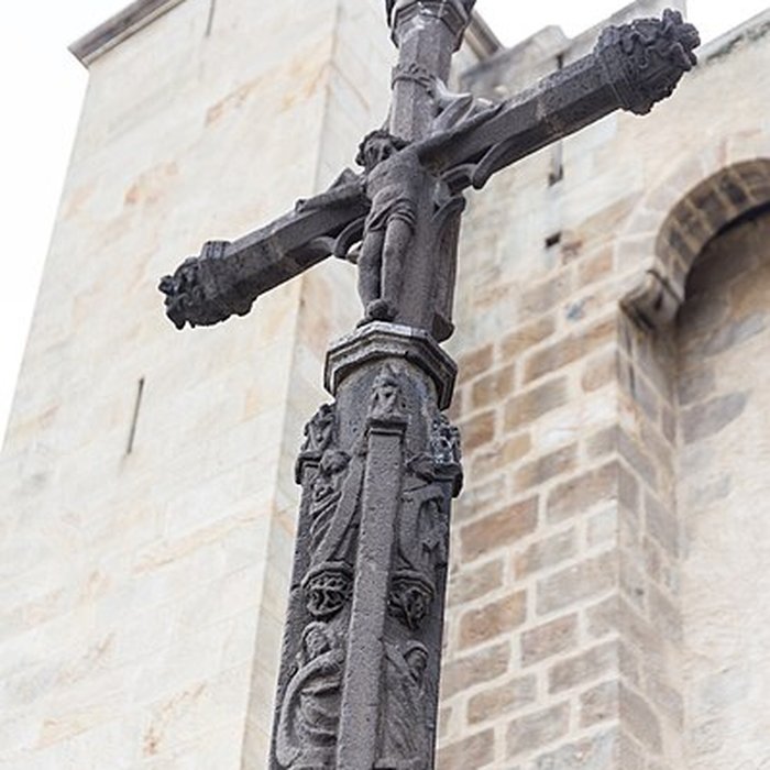 Photo de Croix sur la place de léglise