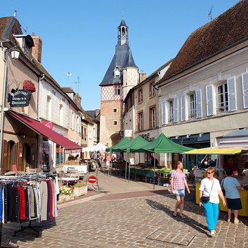 Tour de lHorloge de Saint-Fargeau