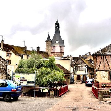 Tour de lHorloge de Saint-Fargeau