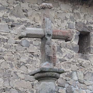Croix de Saint-Symphorien-de-Mahun