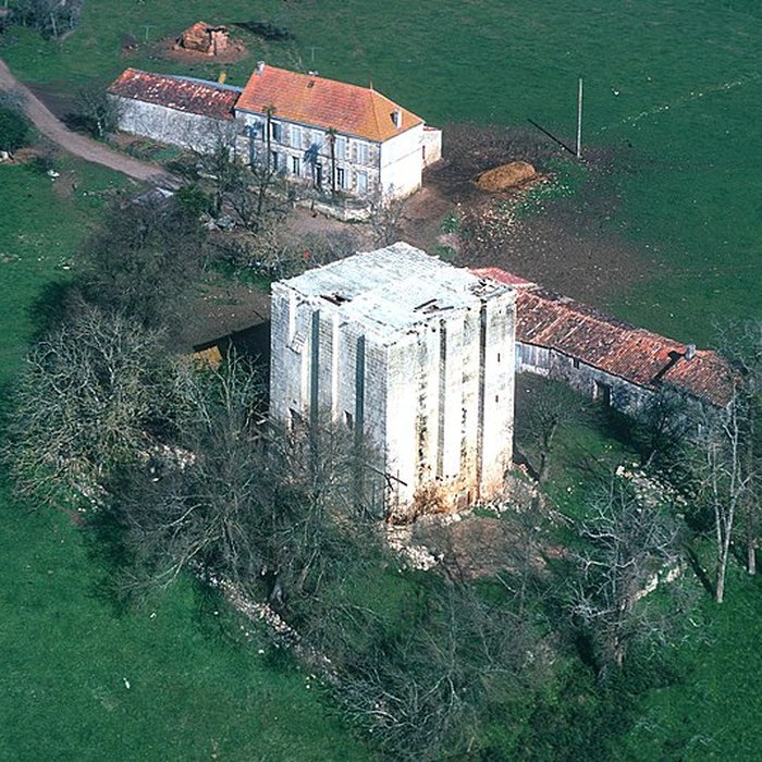 Photo de Tour de lIsleau de Saint-Sulpice-dArnoult
